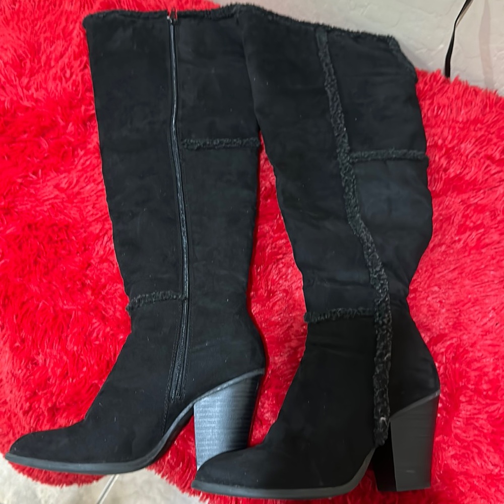 Beautiful black knee high boots